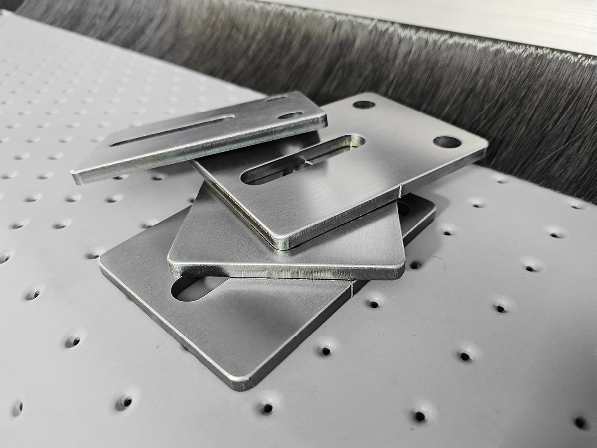 How to Choose the Right Worktable for a Metal Sheet Deburring Machine